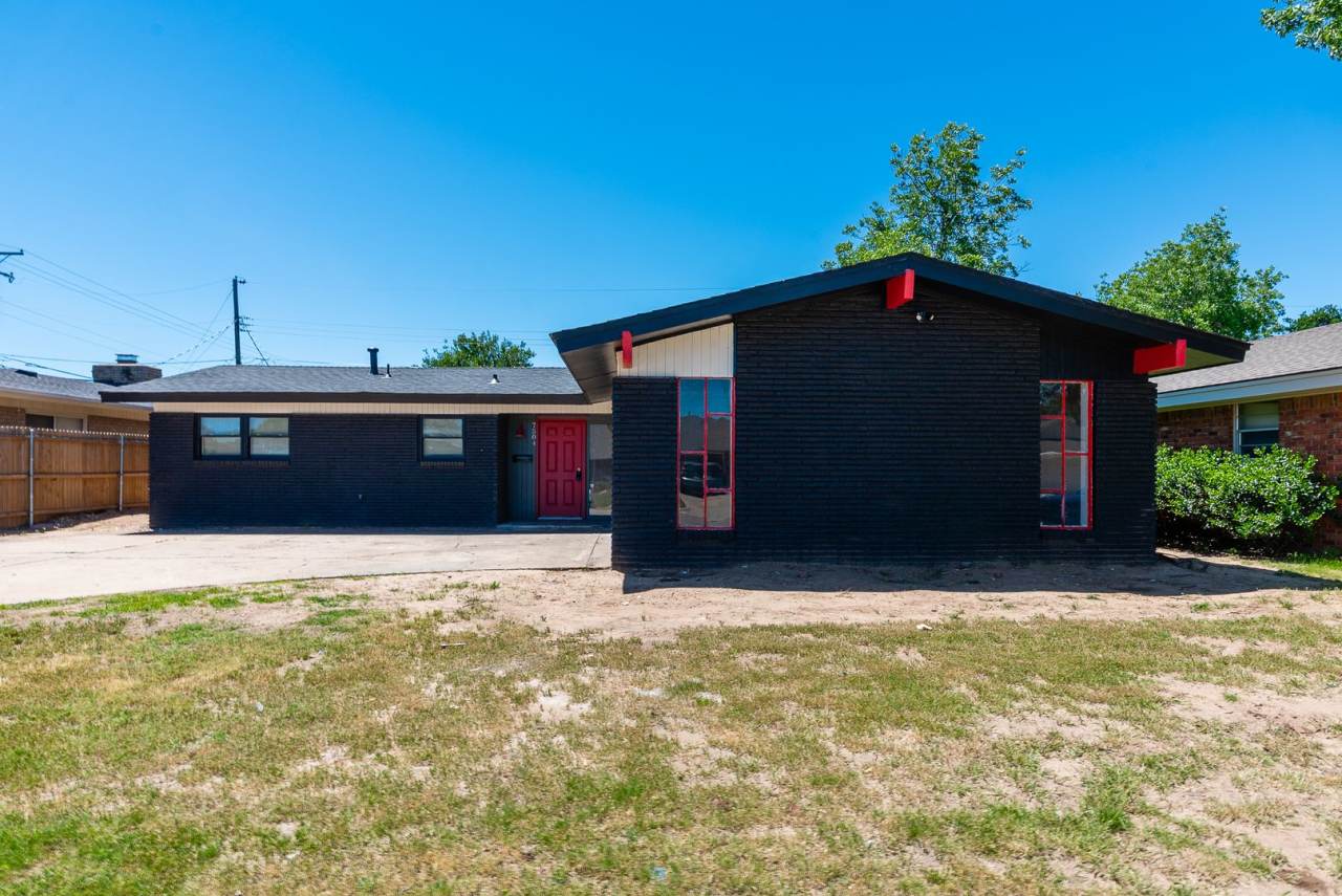 Fully Renovated 3-Bedroom Home in Bethany – Sleek Modern Finishes  Open Concept Living!