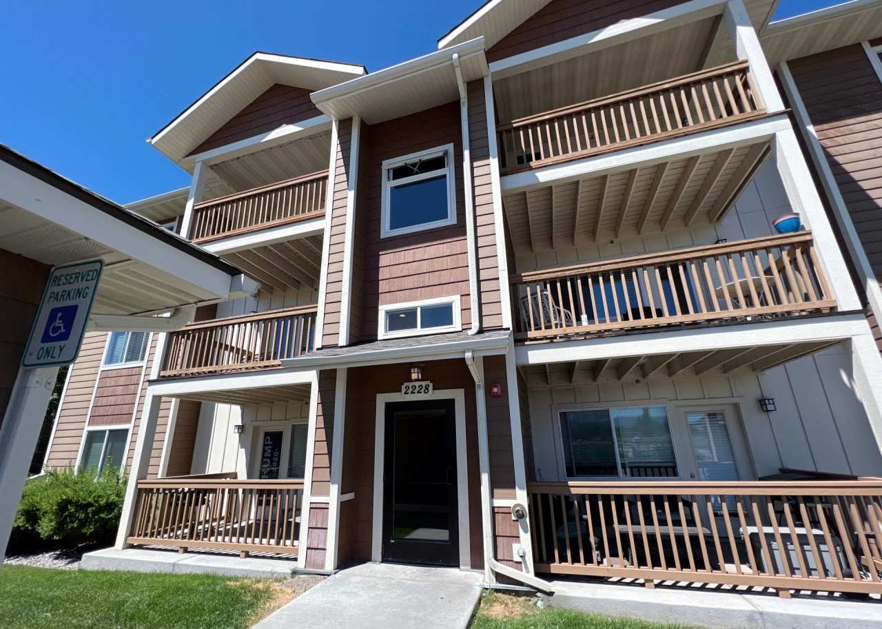 2 Bed 2 Bath Baxter Springs Condo with Mountain Views