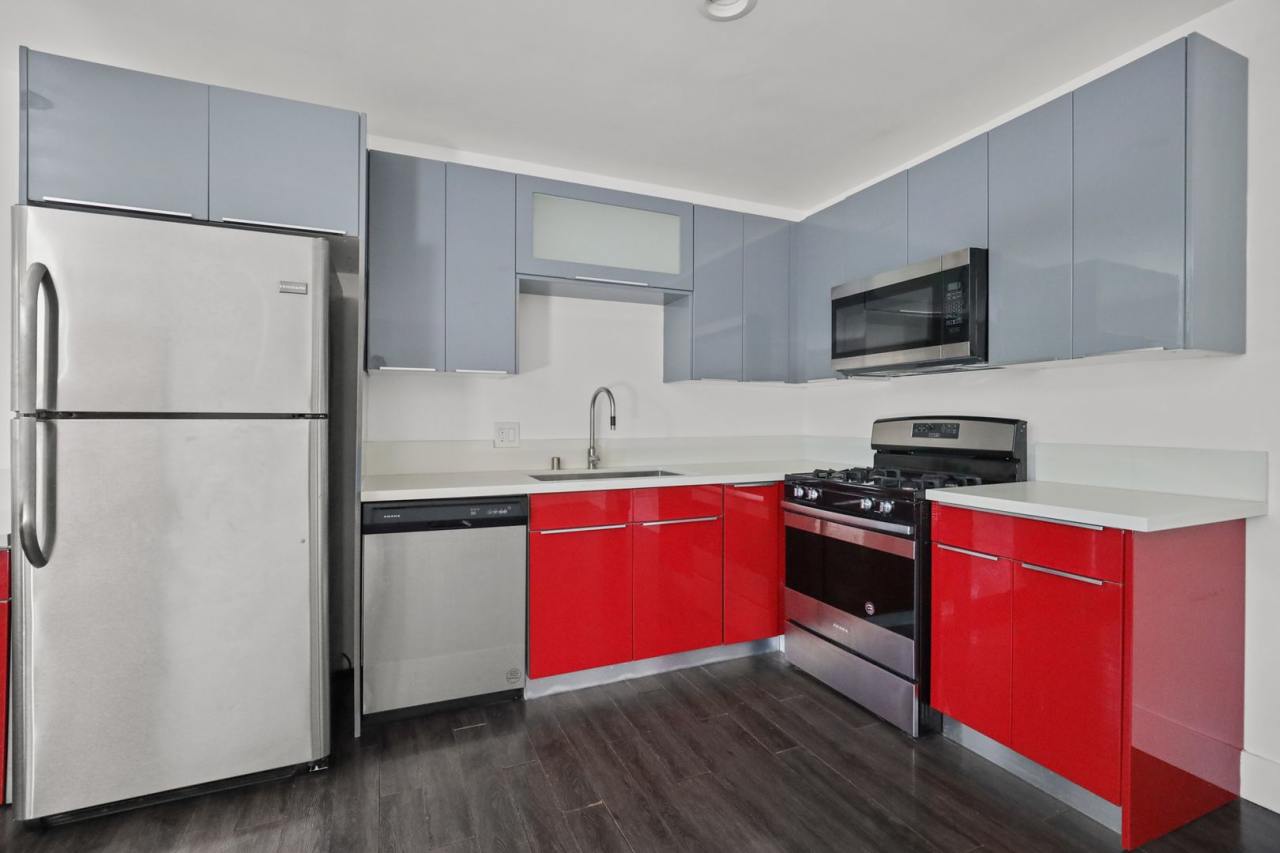 1321 W 36th Place Apartments