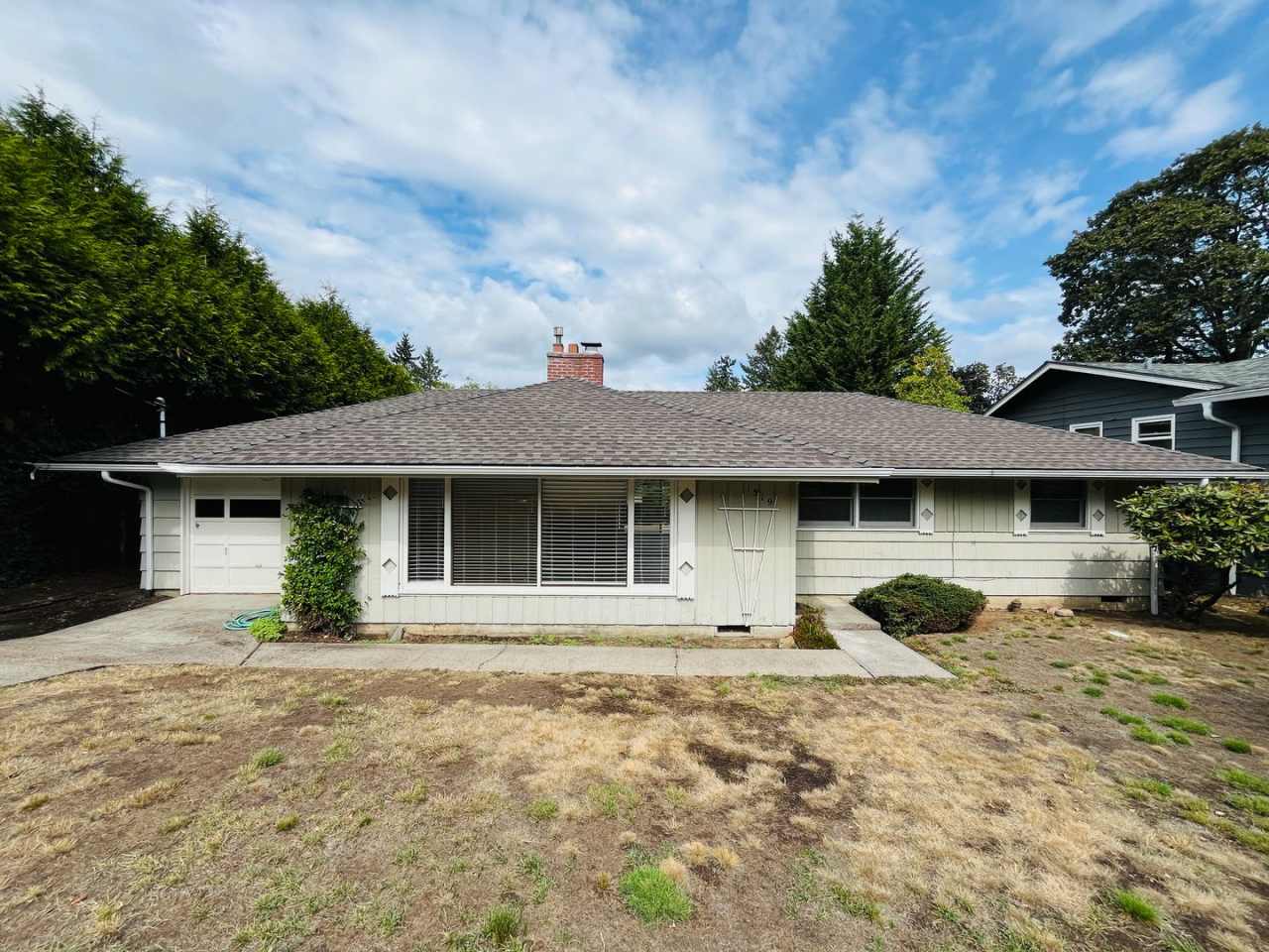 Convenient Lake Oswego ranch home - Fresh paint throughout!