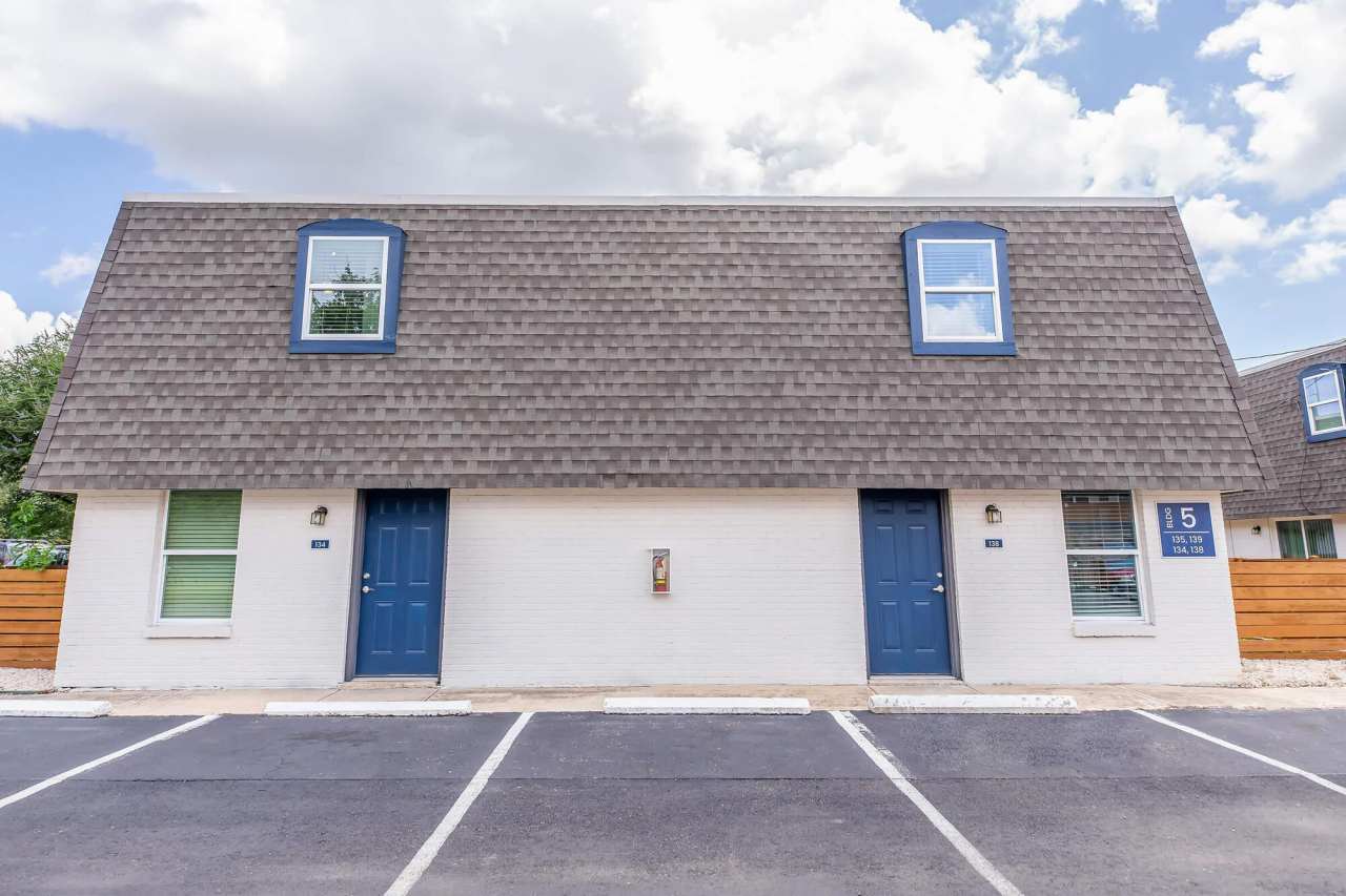 The Lynx Apartments and Townhomes