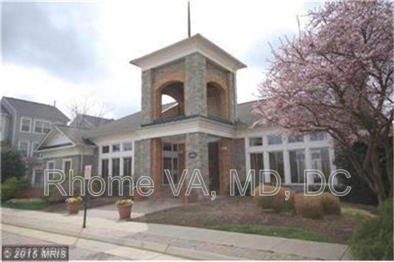 21792 Dragon's Green Square