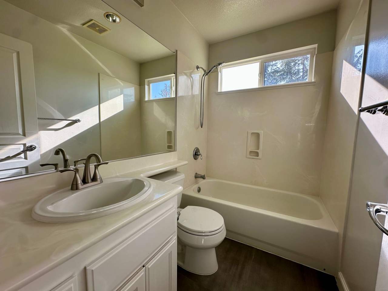 STYLISH SPACES FACING A GREENBELT DETACHED HOME | BLOCKS FROM EVERYTHING