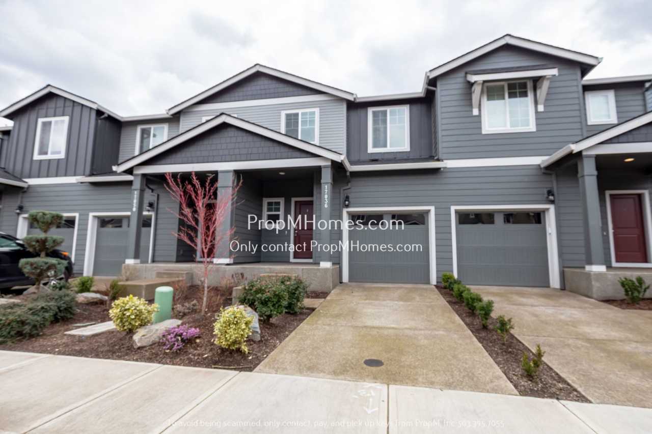 Serene 3-Bedroom Townhouse in Happy Valley-Rock Creek