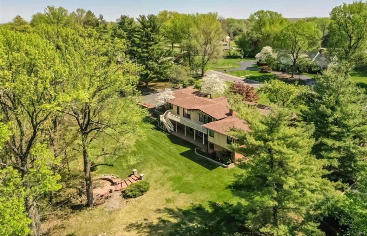 Completely remodeled with granite all over 2BR lower lever level in Saint Louis