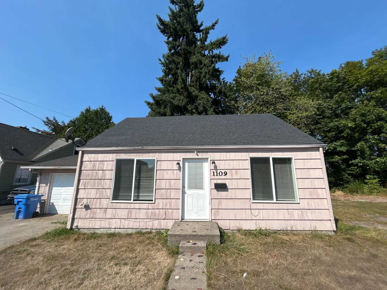 Two Bedroom Home with a Garage - Move in Special