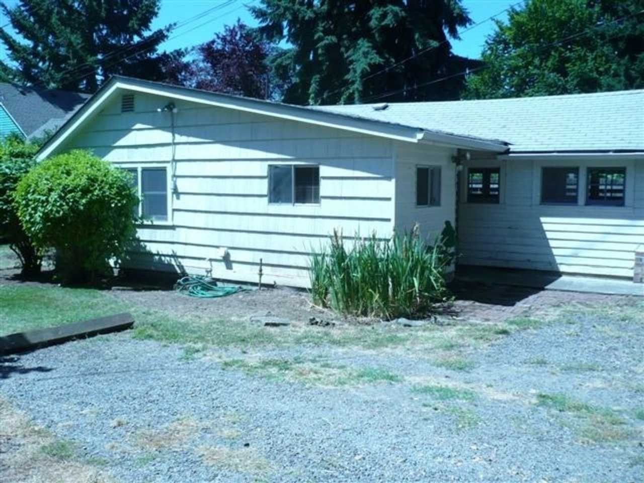 Whiteaker Area Vaulted Ceiling, Cozy 2 Bedroom House