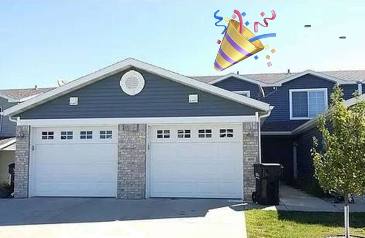 Townhome SW Rochester Mn 2 bedroom 2 bath private patio 1 car attached garage! There is No Monthly Pet Fee.