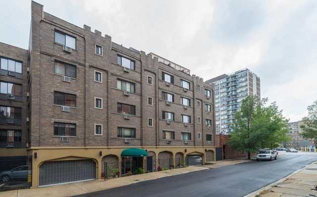 455 W Saint James Place