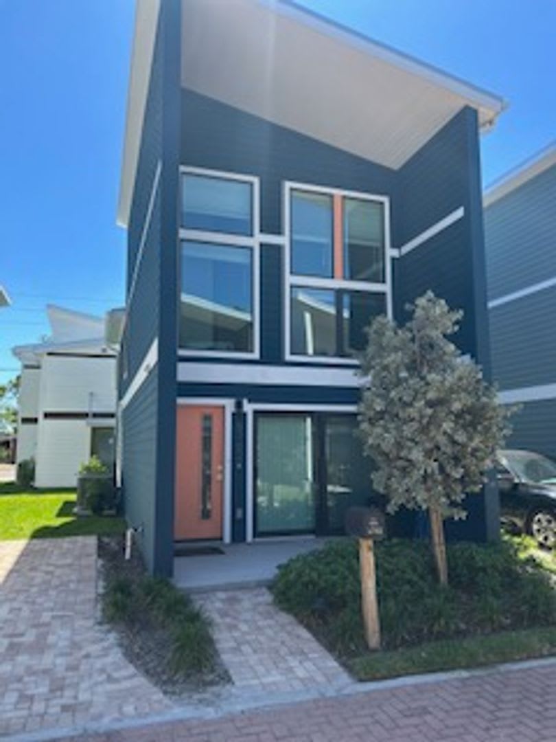 New construction - Beautiful 2/1.5 in a great location, available now!