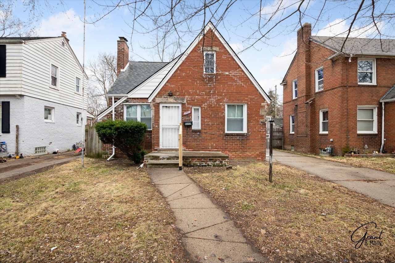 $1300 3 bedroom bungalow