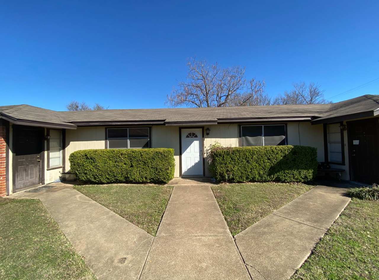 Sanger Avenue TriPlexes *LEASING SPECIAL AVAILABLE*