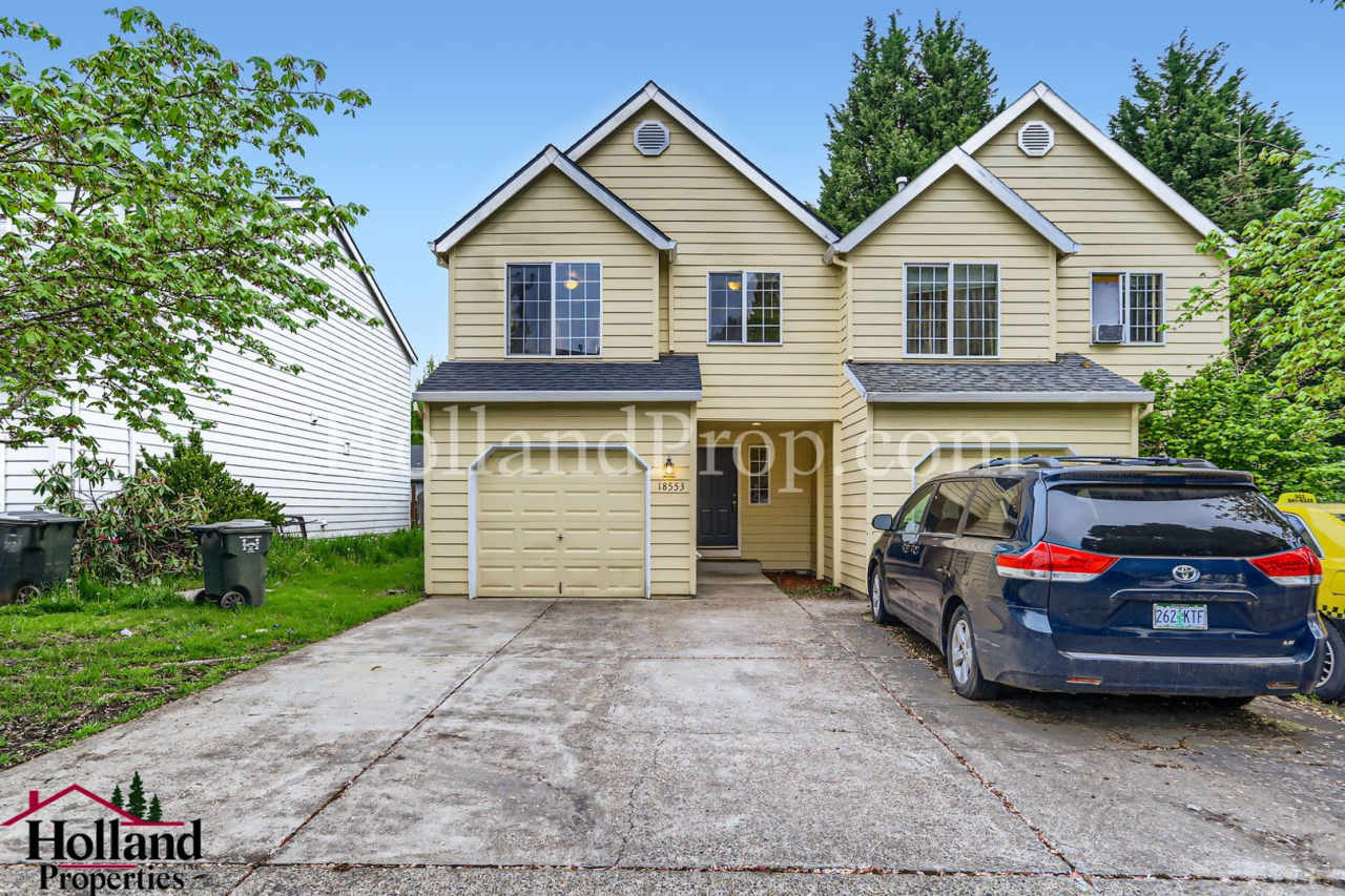 ** BEST PRICE ** - Cozy Comfort in Beaverton – 3-Bed, 2.5-Bath Home with Private Yard  Fireplace