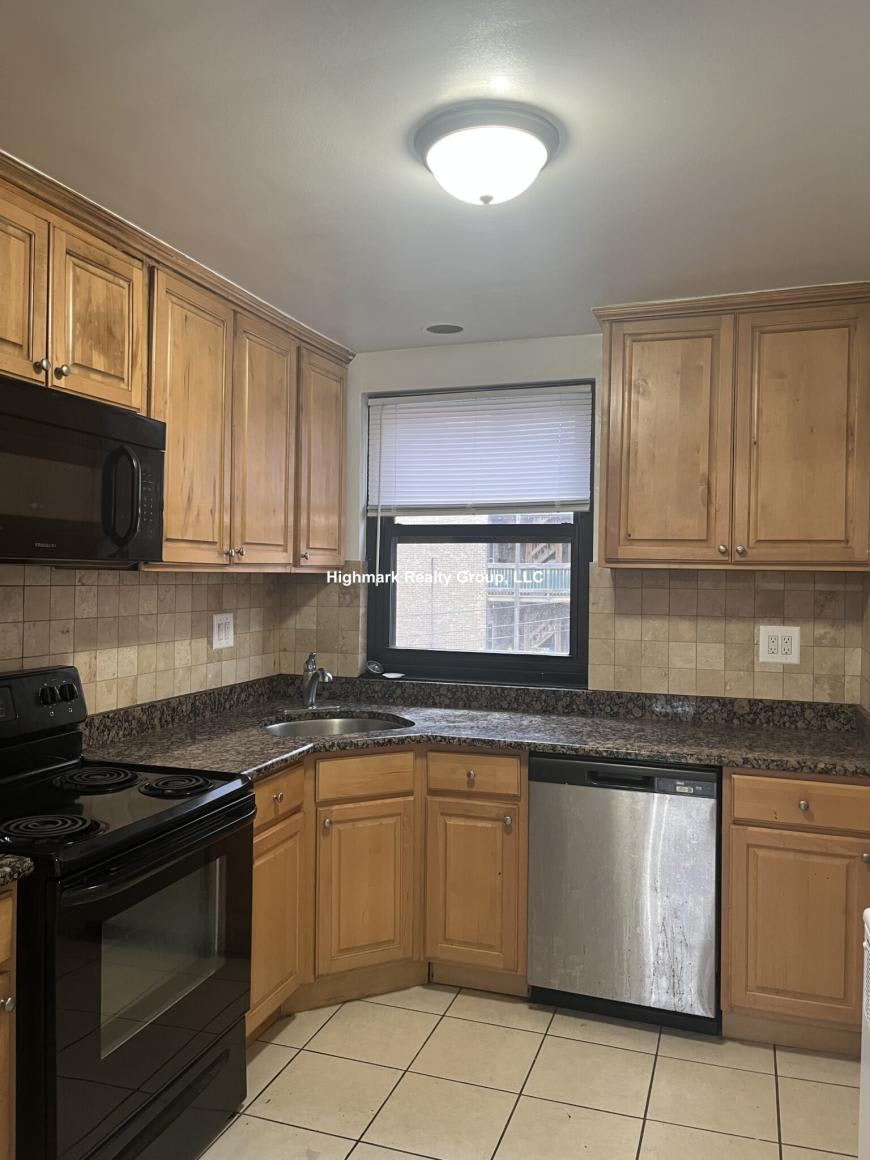 7326 North Ridge Blvd.