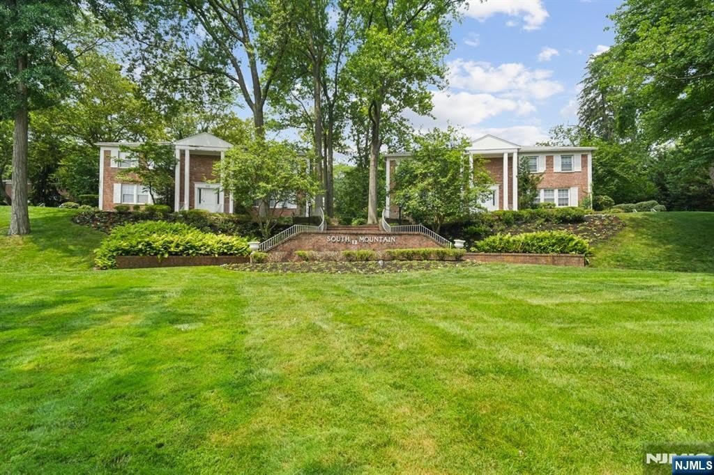 12 S Mountain Avenue 18