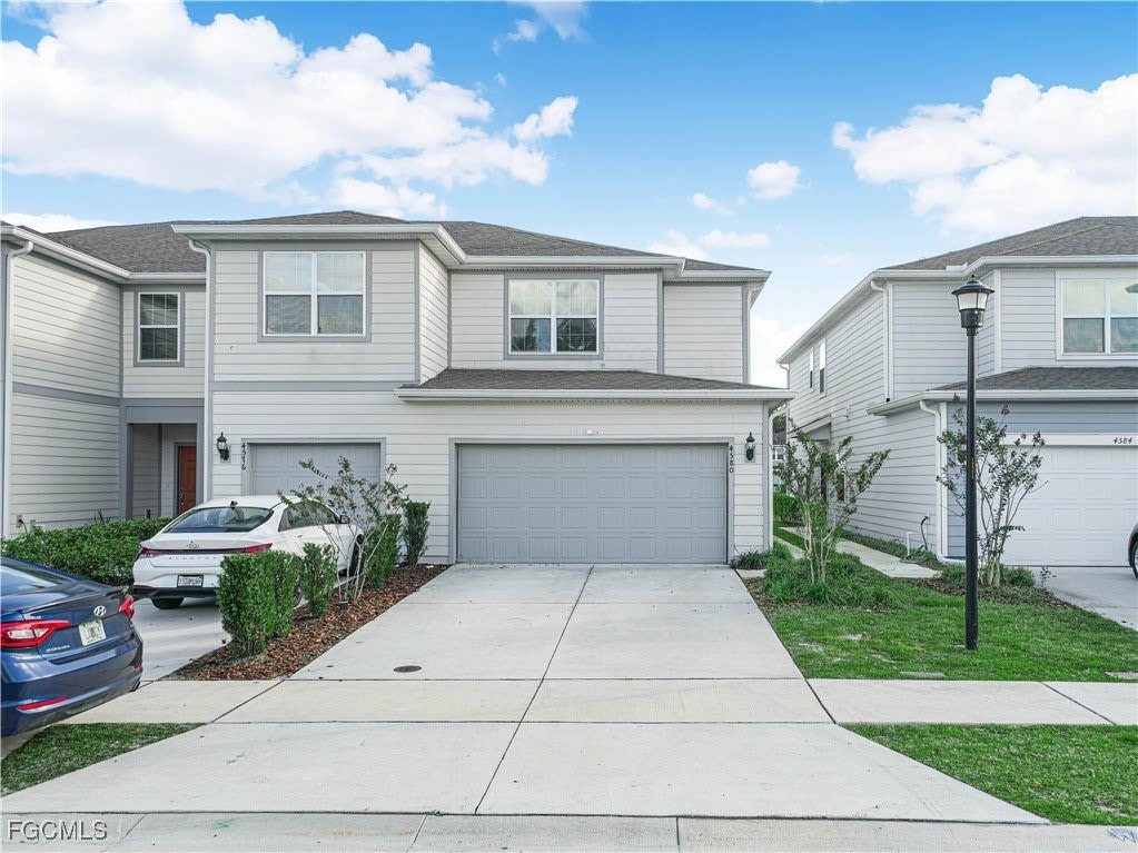 4580 Sparkling Shell Avenue