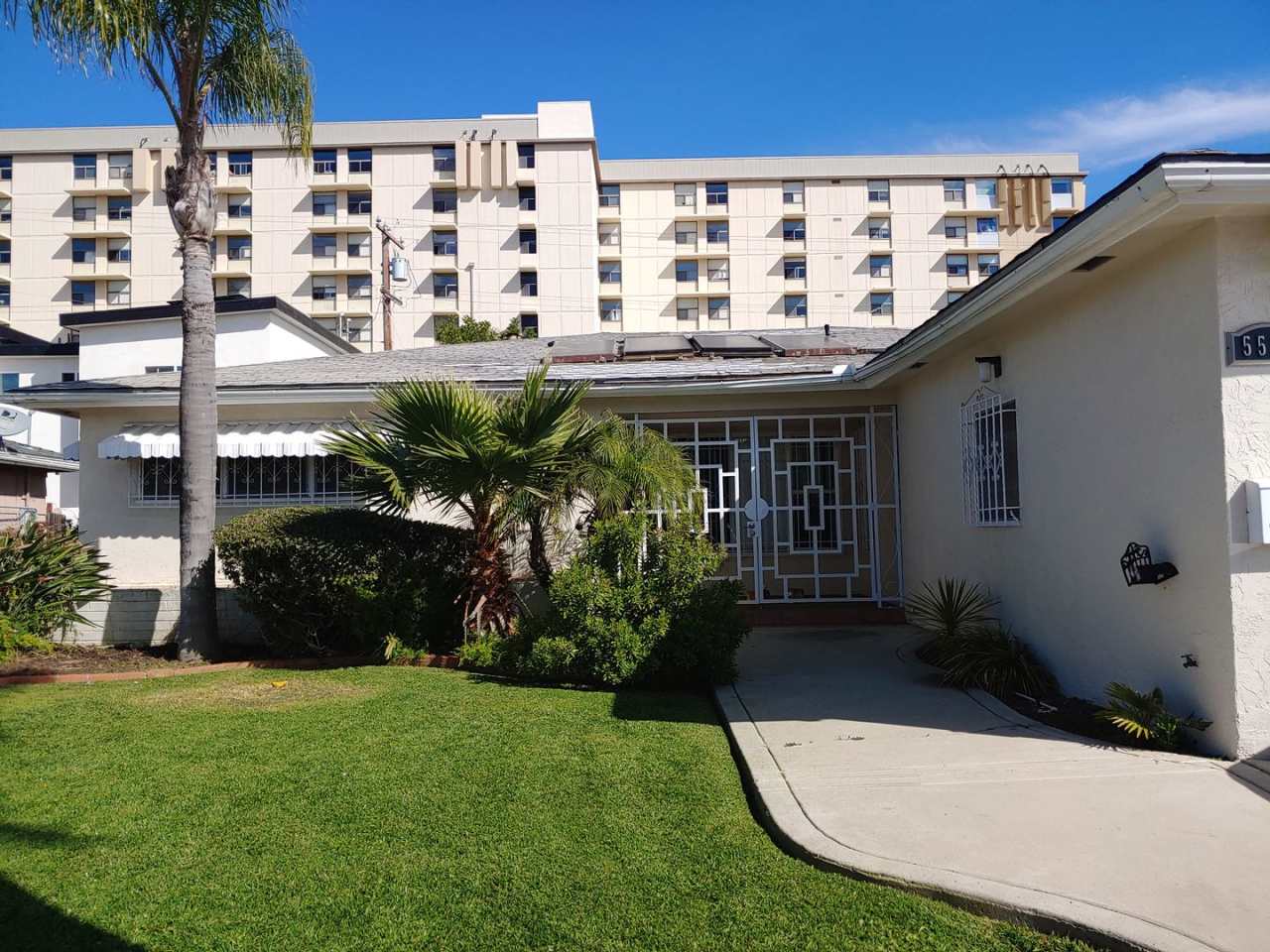 Large 5 Bedroom 3 Bath House that Sleeps 6-7, Behind the UT