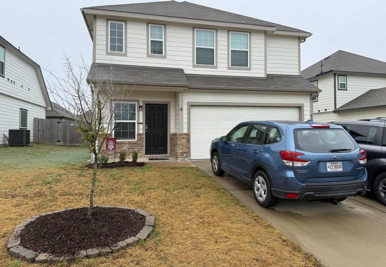 4 Bed, 3.5 Bath Home in Bryan for March Move In!