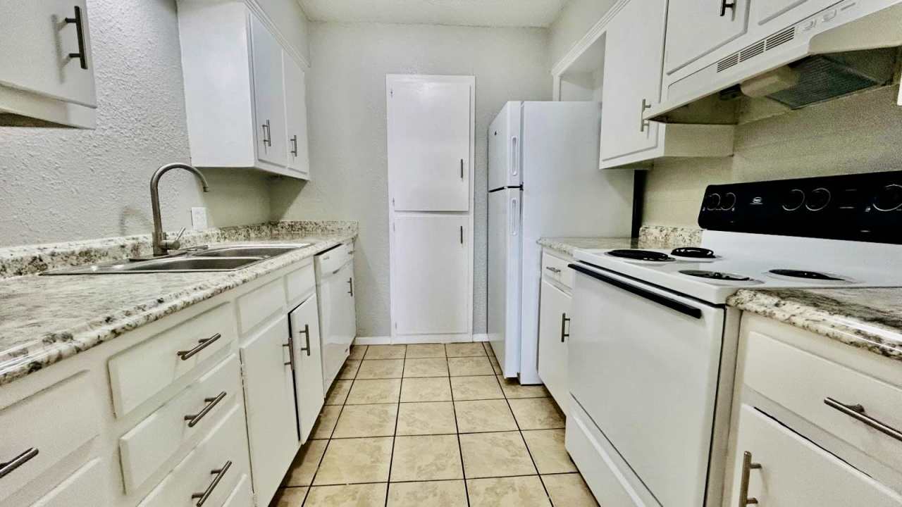 3915 Englewood Circle