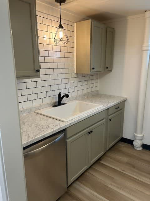 1029 1/2 Yale Avenue