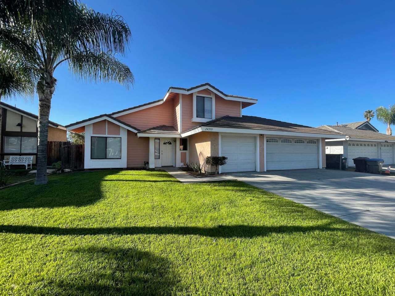 LARGE 4 BEDROOM 3 BATHROOM HOME IN MORENO VALLEY WITH LARGE YARD!