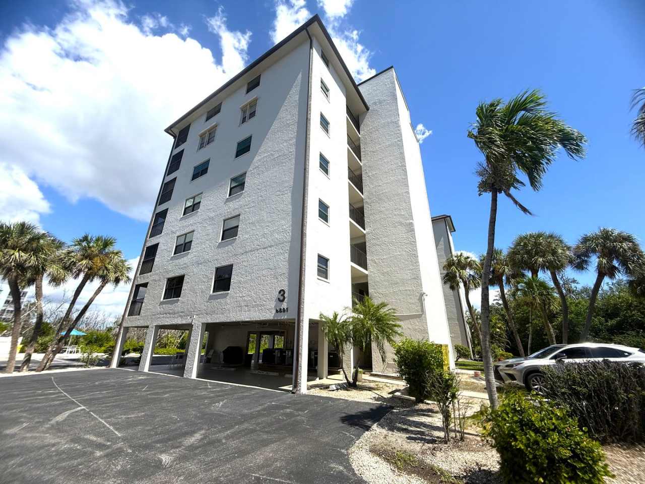 SEASONAL BEACH ACCESS 2/2 CONDO ON FT. MYERS BEACH!!!