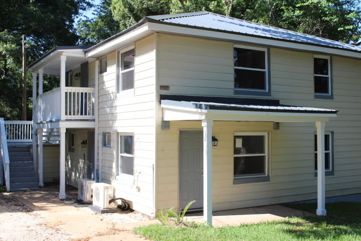 2/1 Downtown Marianna Apartment