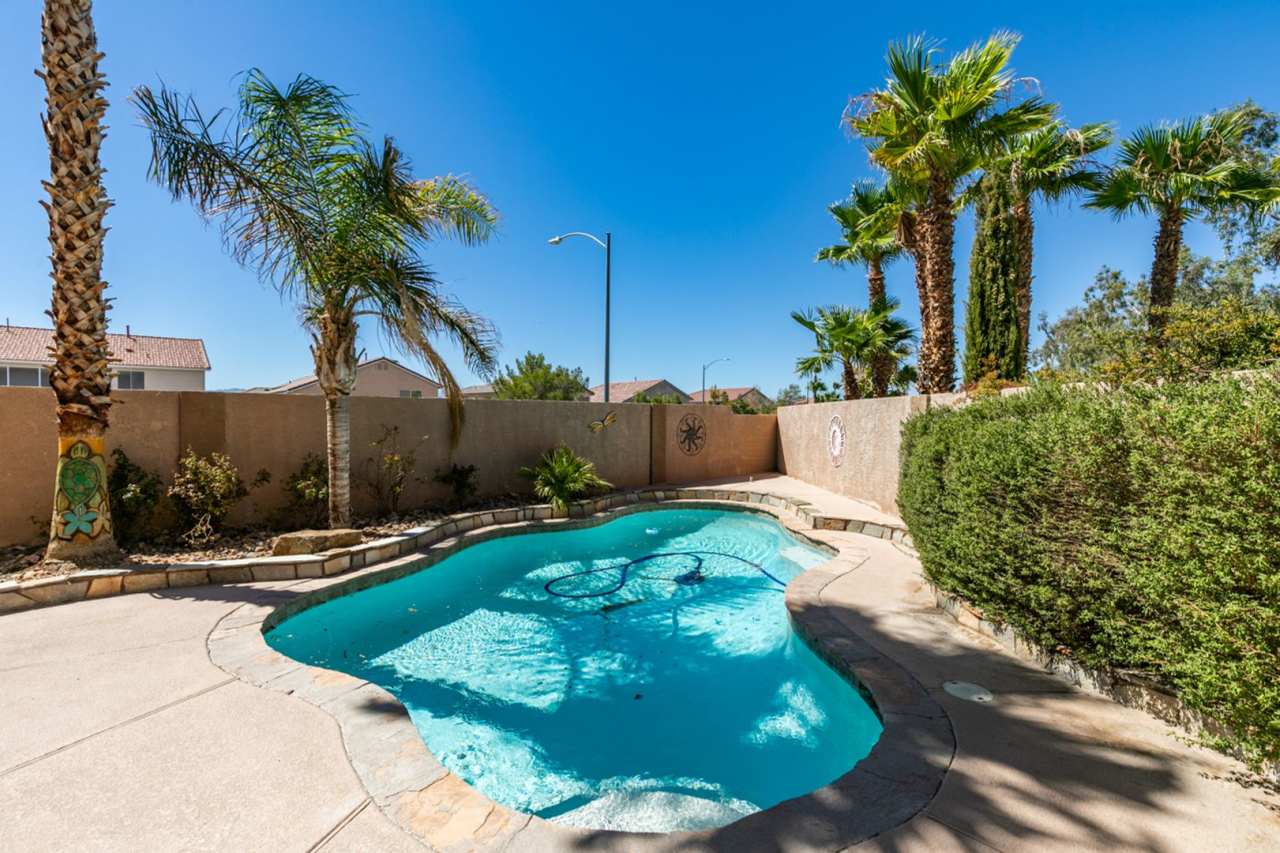 BEAUTIFUL POOL HOME W/RV