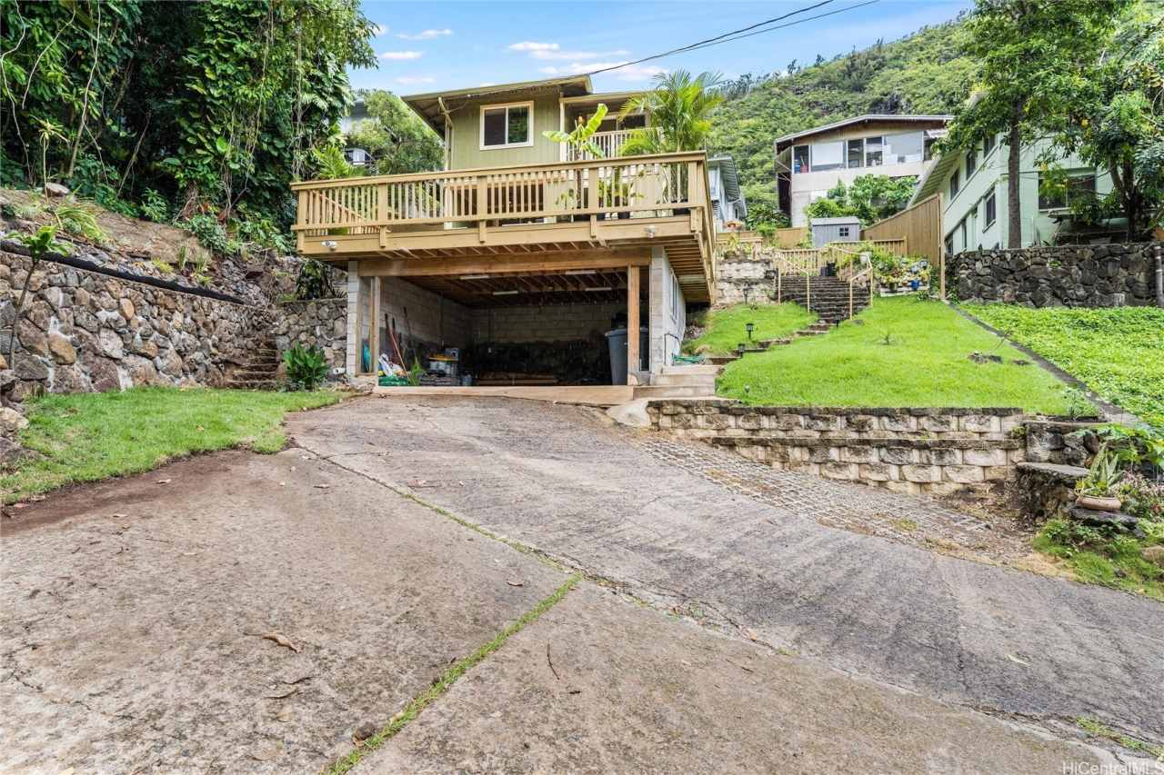 2465 Lamaku Place