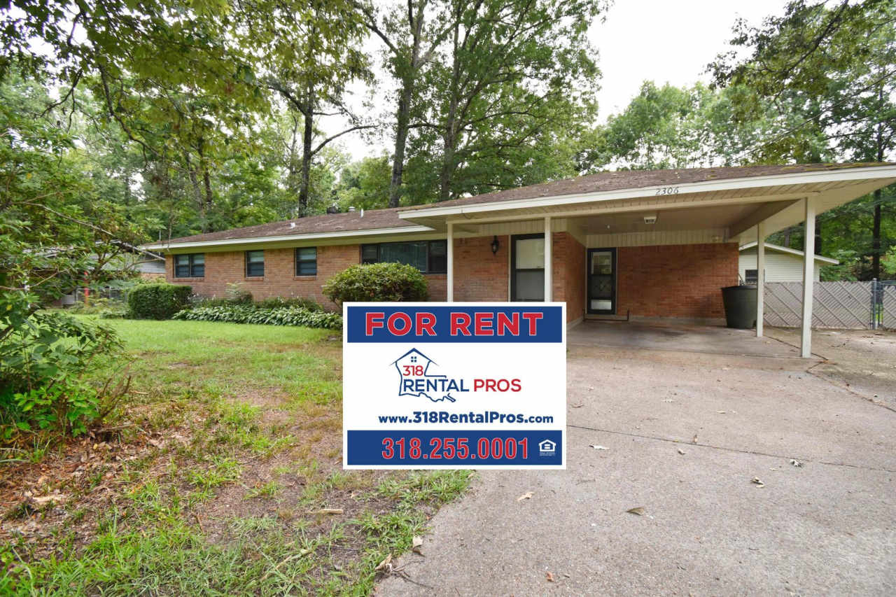 3 Bedroom with Fenced in Backyard and Shop!