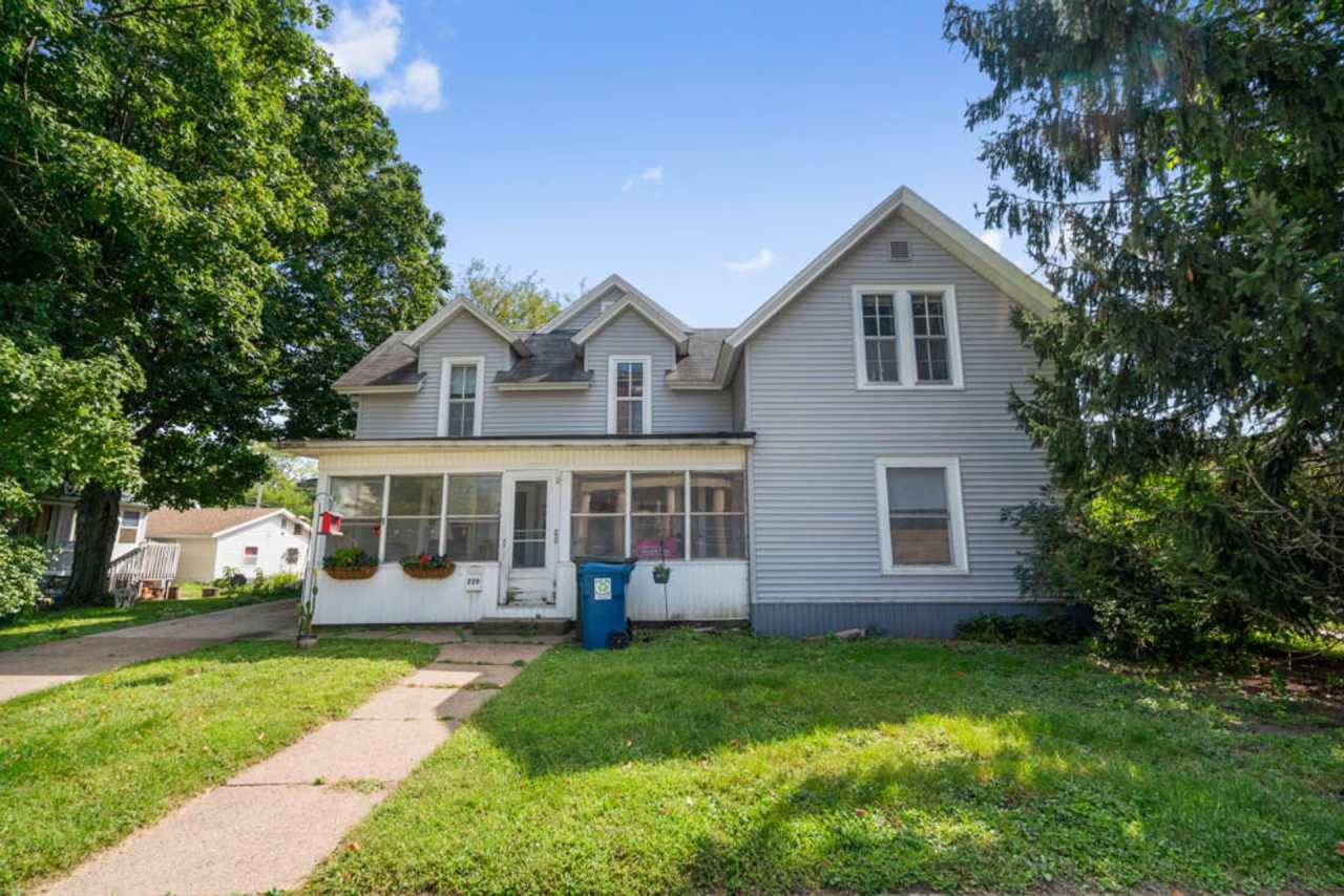 904 1/2 Clay St - Cedar Falls