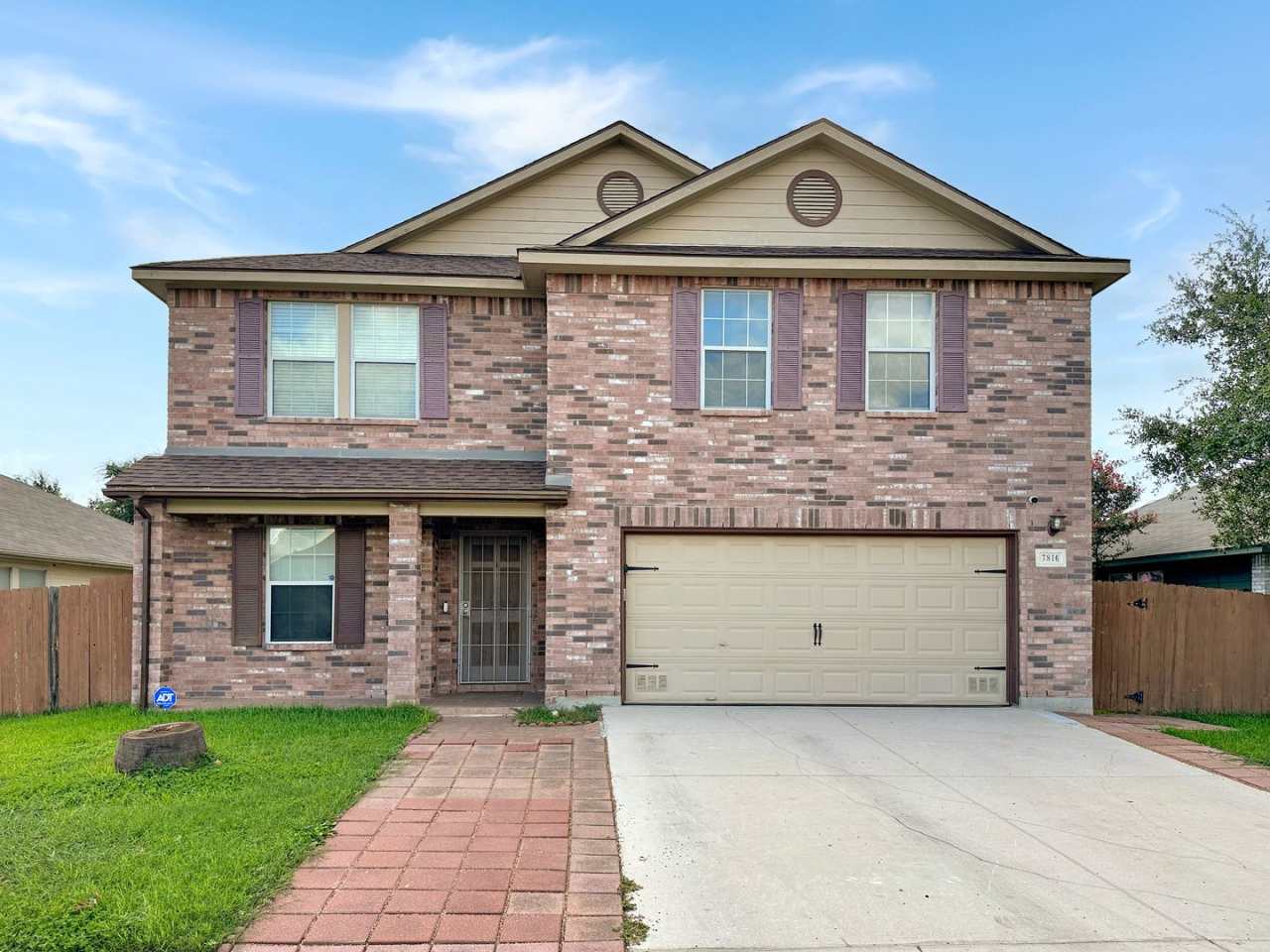 Spacious 5-Bedroom Retreat with Oversized Primary Suite in Converse