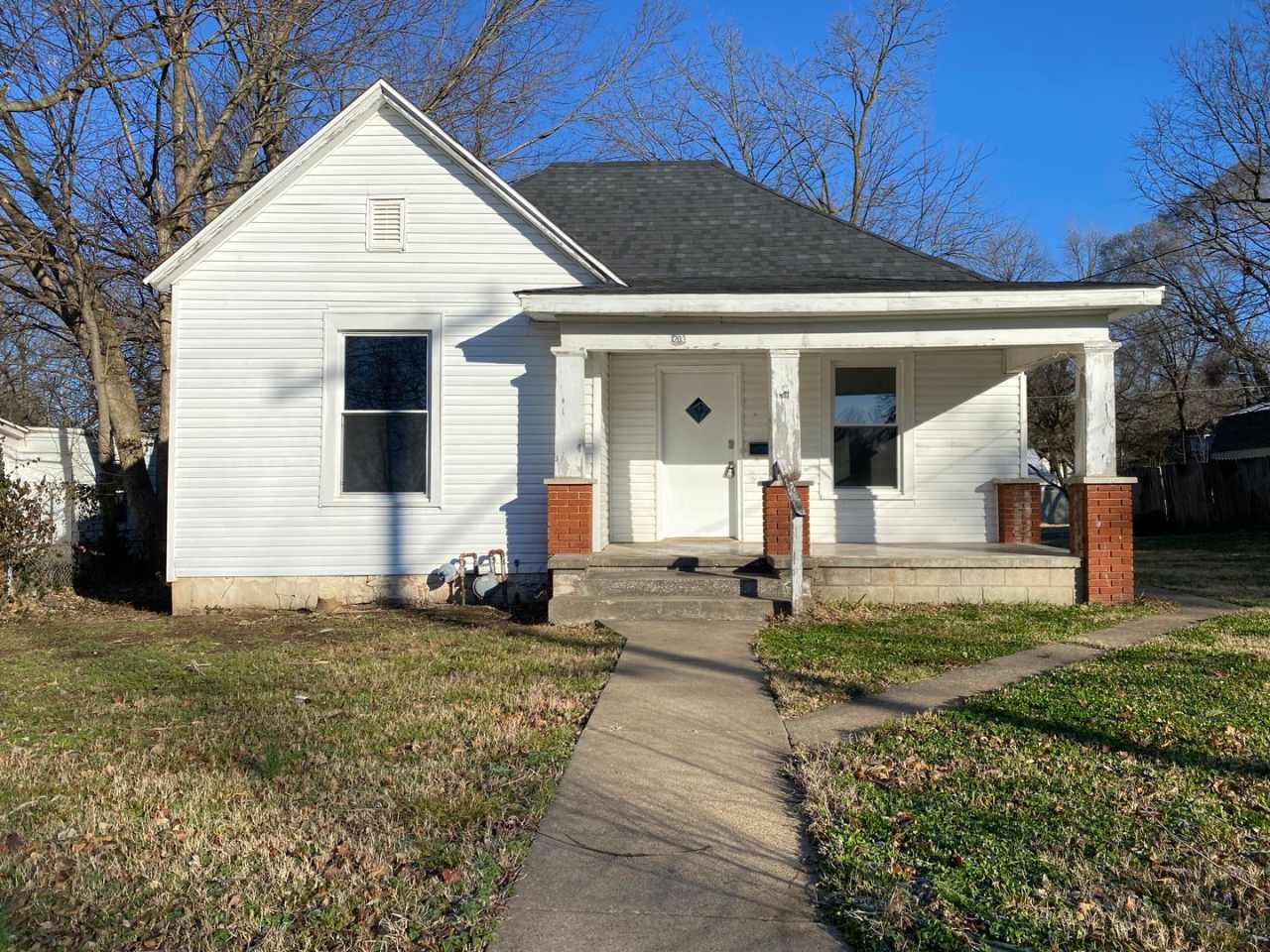 3bed/1 bath, 1184 sqft home! 1203 W State St in Springfield MO.