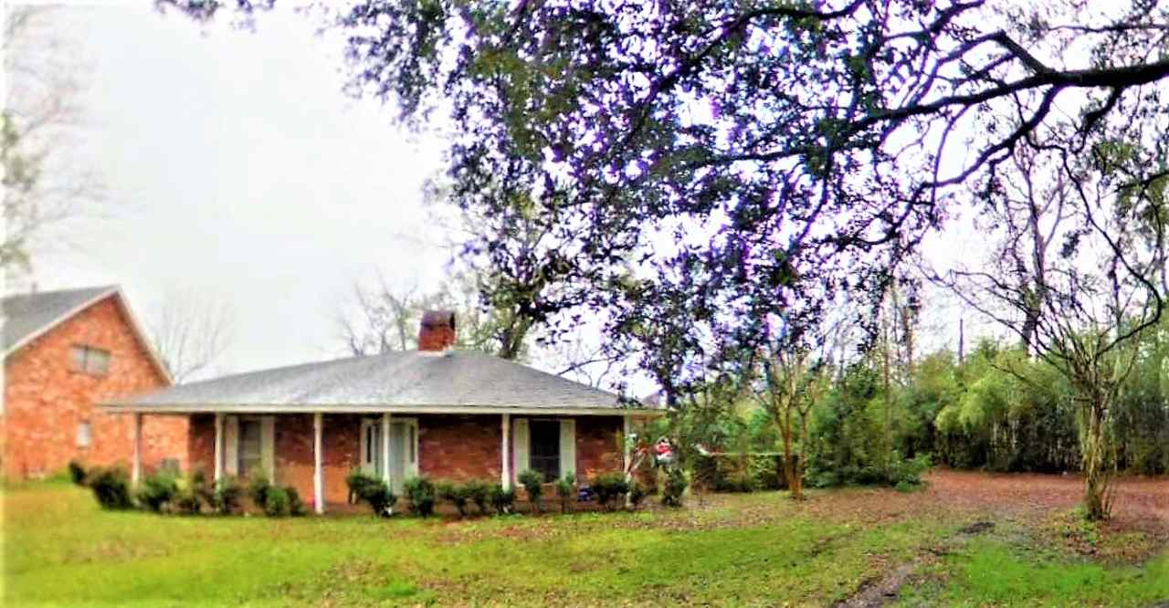 1185 Bayou Paul Ln