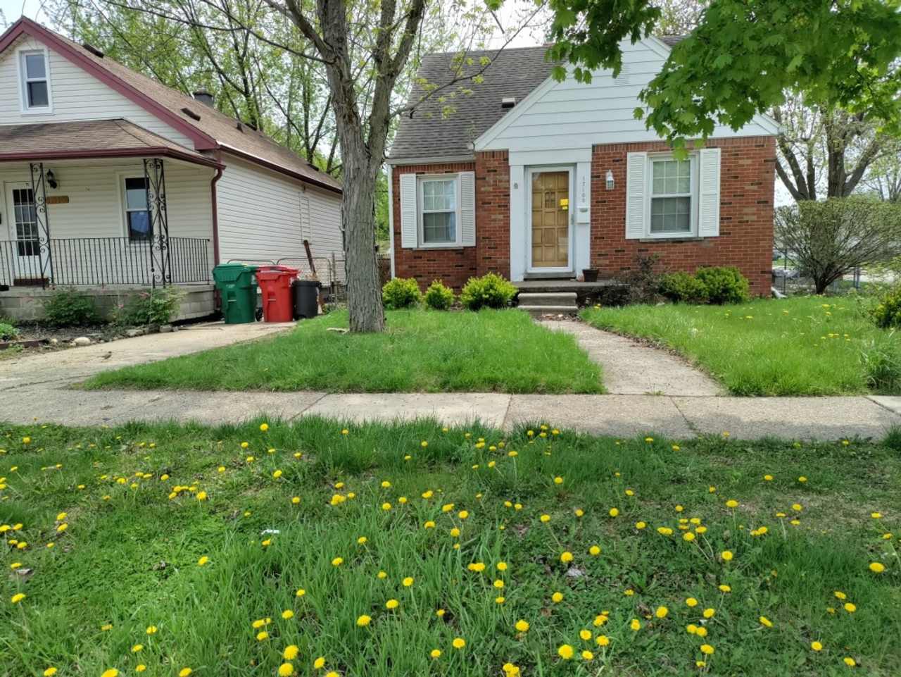 3 bedroom, 2 bath, brick bungalow in Eastpointe - Now Available!