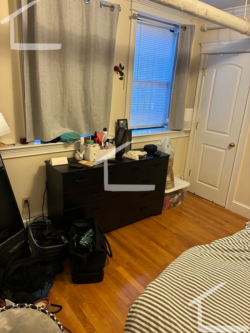 Charming 1 Bedroom-No Broker Fee