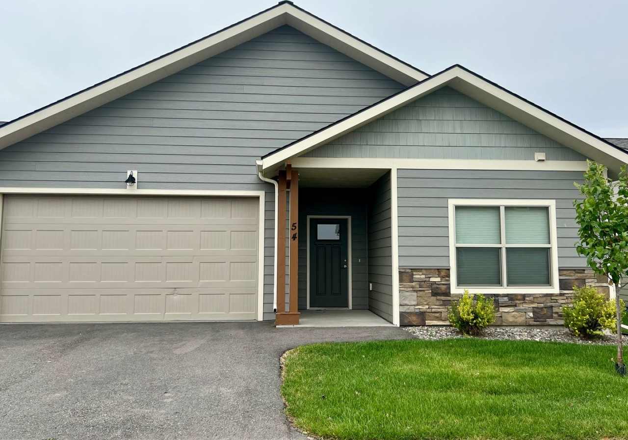 3 Bed 2 Bath condo in Four Corners available now