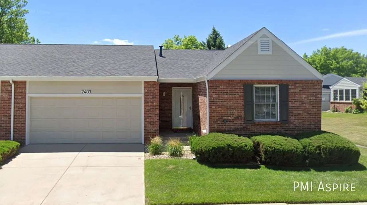 Beautiful Townhome in 55 Plus Community