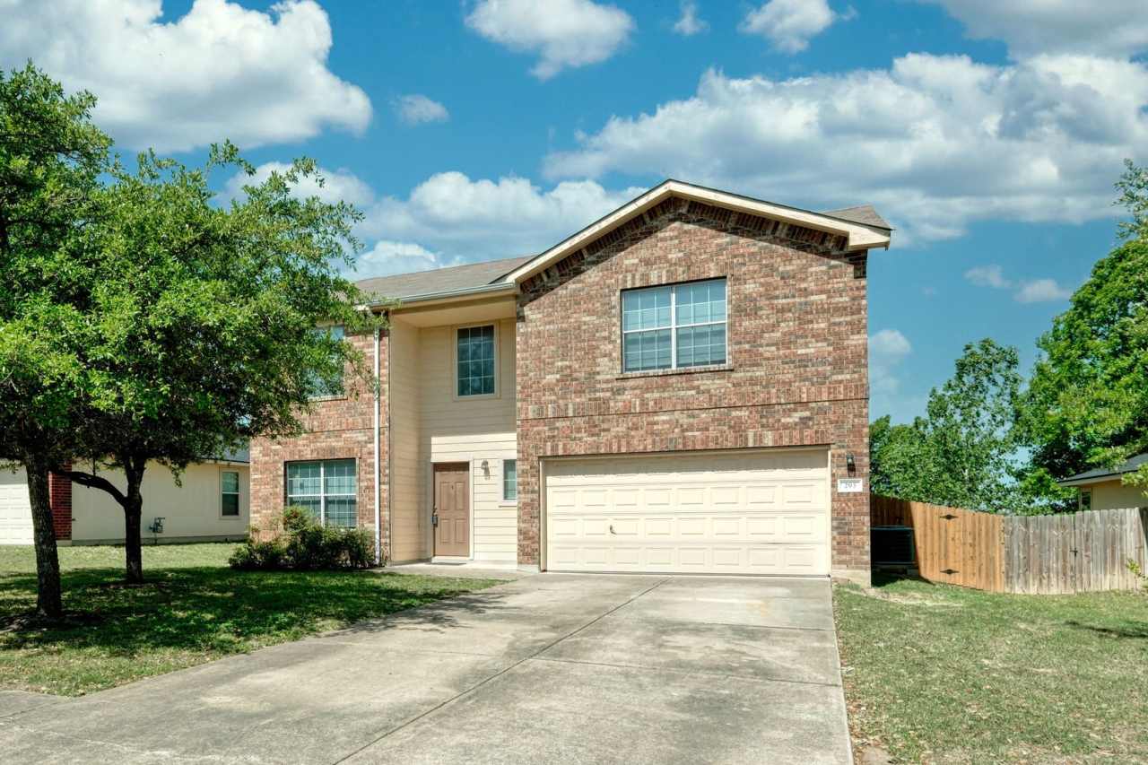 Spacious 4/2.5/2 home w/loft!