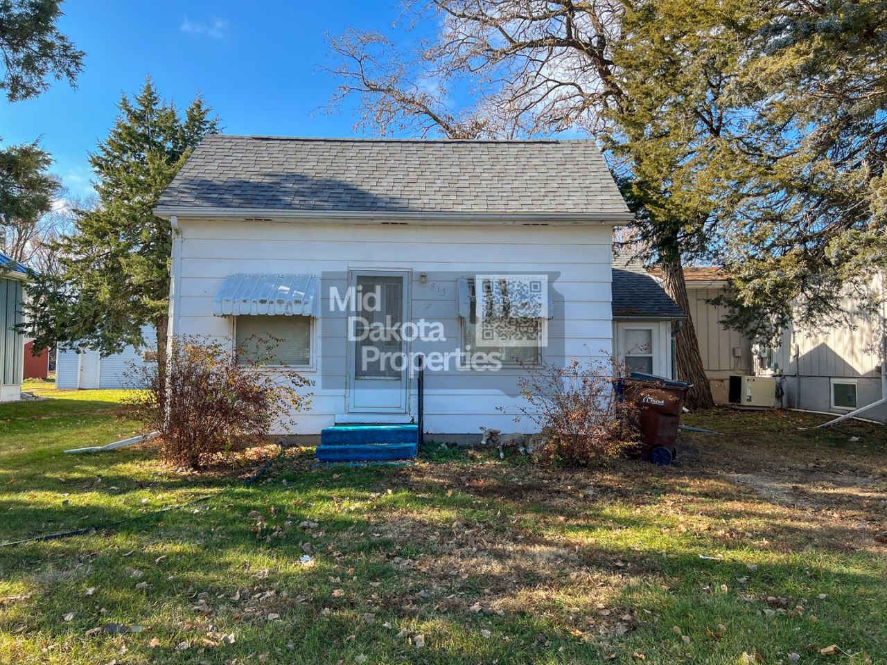 813 N Sanborn-1 bedroom house with large two car garage