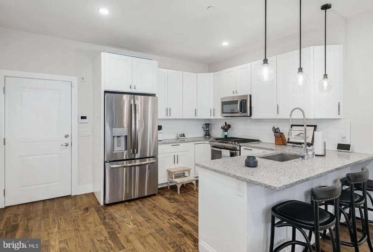 207 E ALLEN Street unit: 2