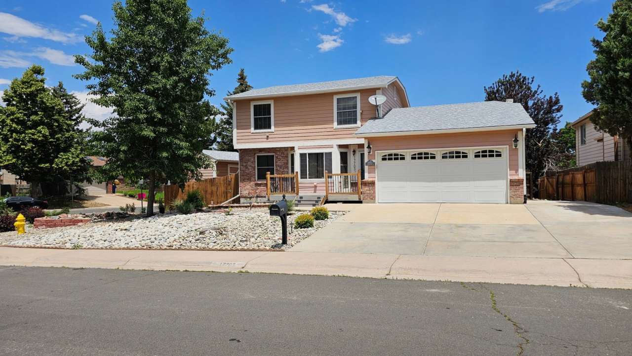 Spacious 5 Bed 3.5 Bath House in Aurora
