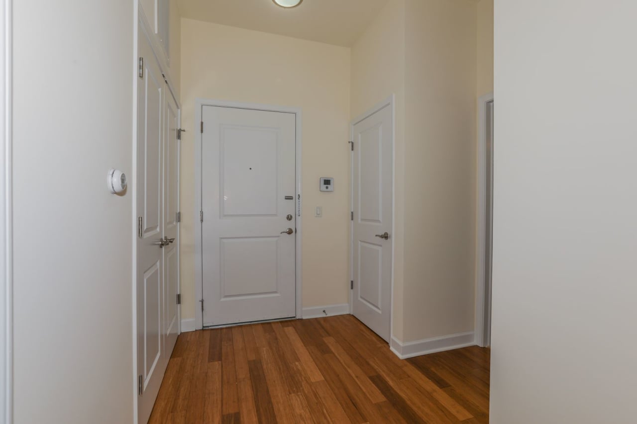 2/Bdrm 2/Bath - 1036sf - Waterfront