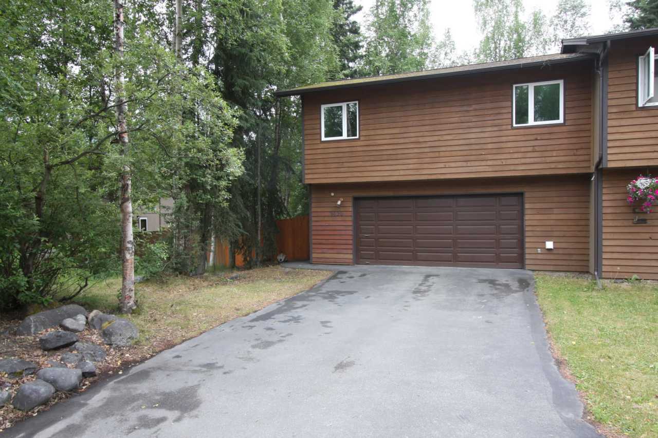 3 Bedroom Townhome in Eagle River w/ Fenced Yard!