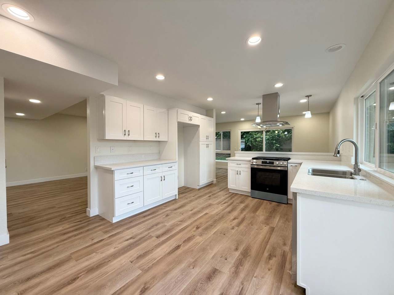 Spacious 5-Bedroom, 2-Bath Retreat in Quiet Oxnard Neighborhood