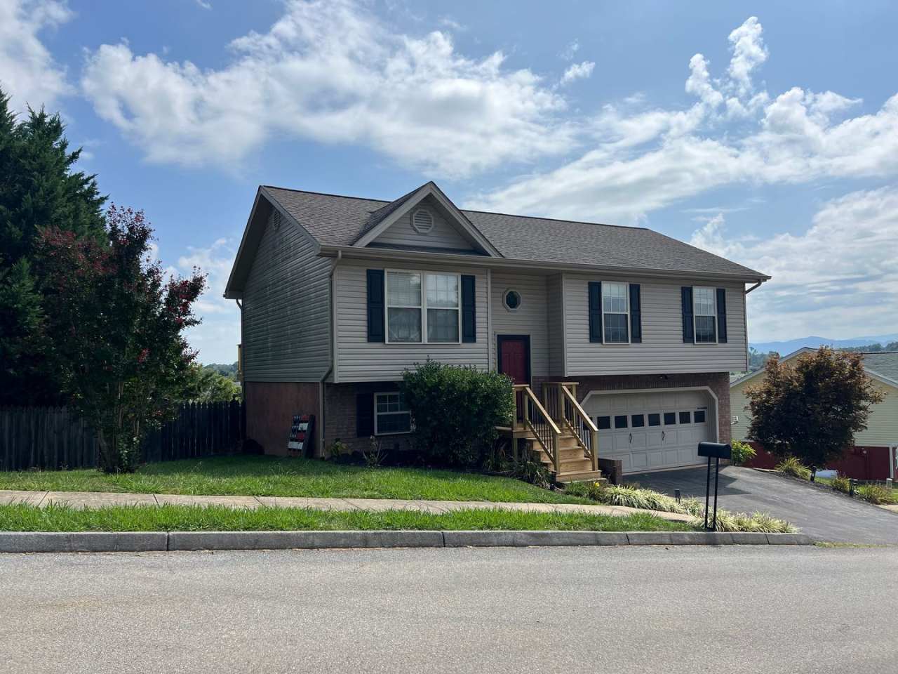 3 bed/2 bath home with additional office  den!