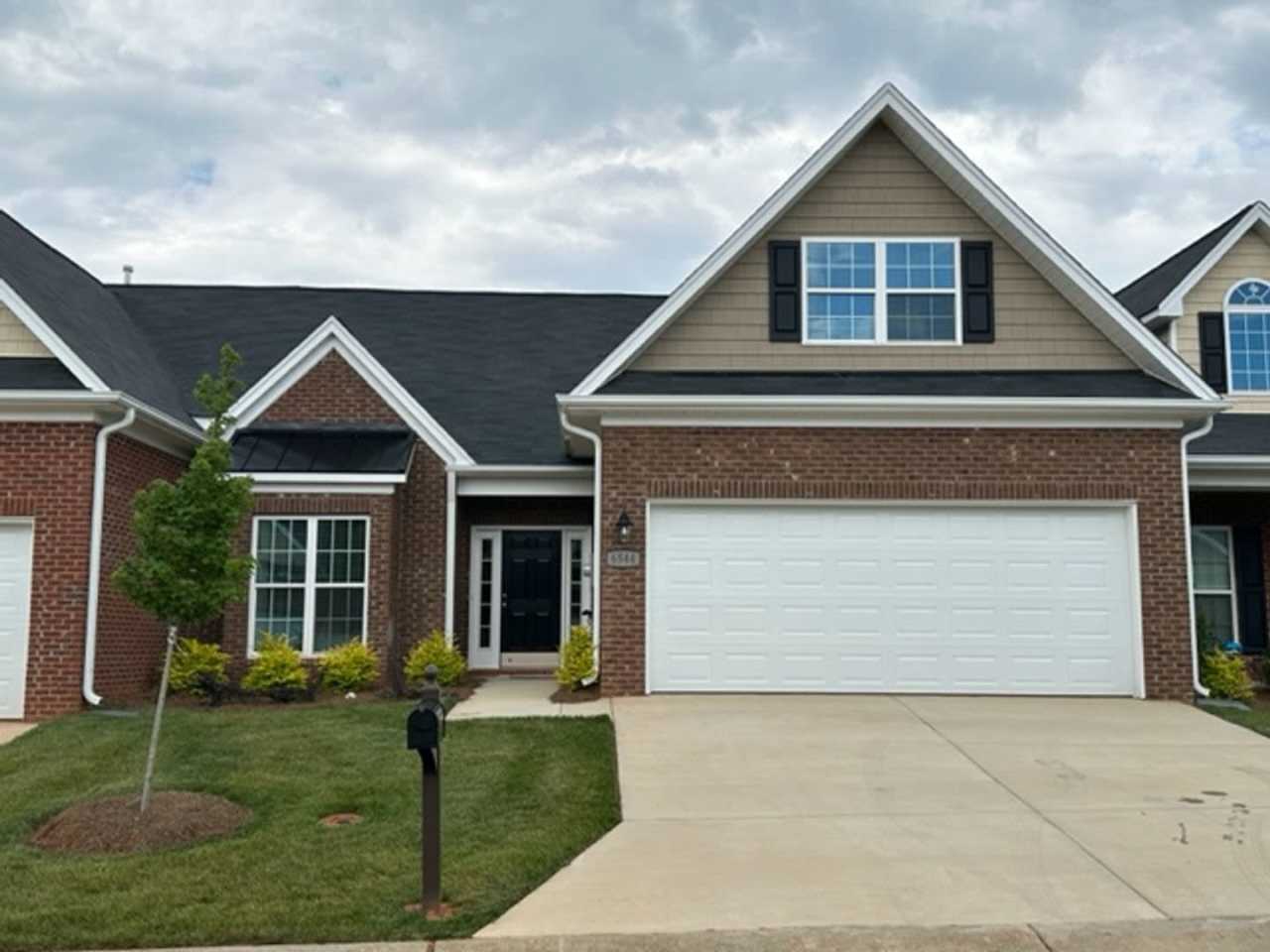 Townhouse / Whitsett