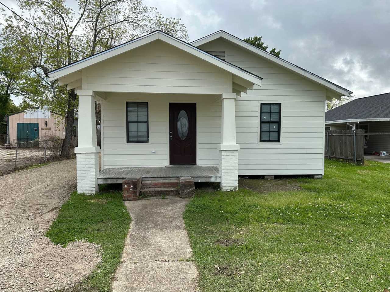 2B/1B Home Available in Lake Charles