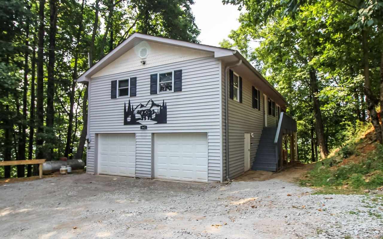 862 Walnut Ridge