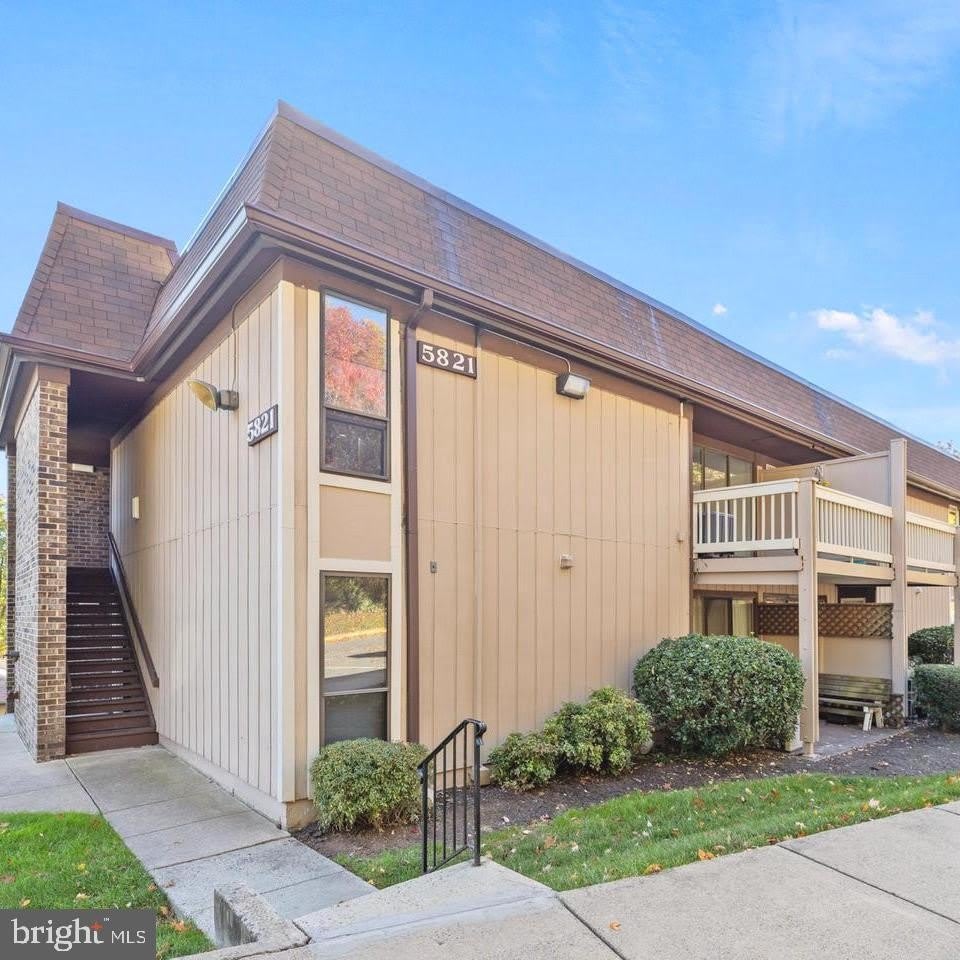 5821 ROYAL RIDGE DRIVE